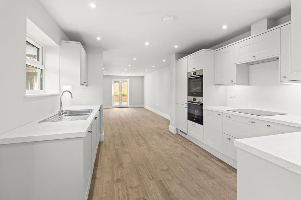 Property photo 3 of 24 Kitchen