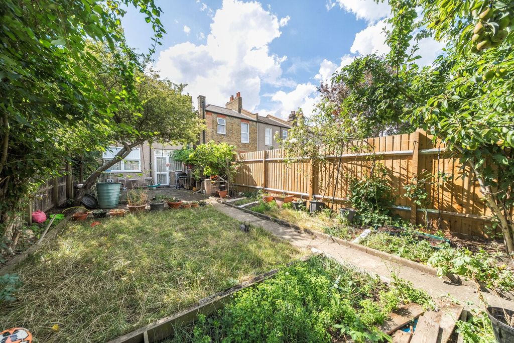 Property photo 2 of 18 Picture No. 21