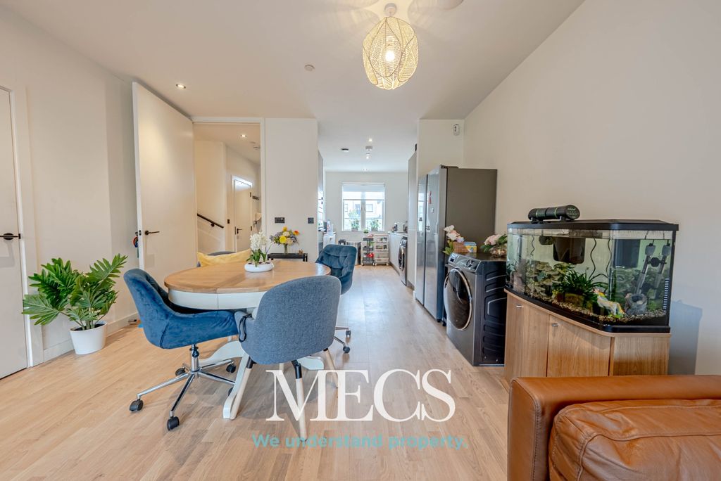 Property photo 2 of 17 4489332