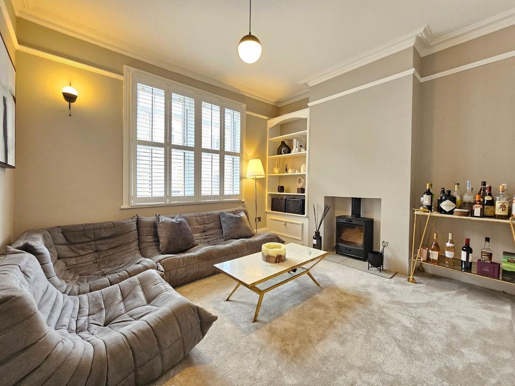 Property photo 2 of 28 Lounge