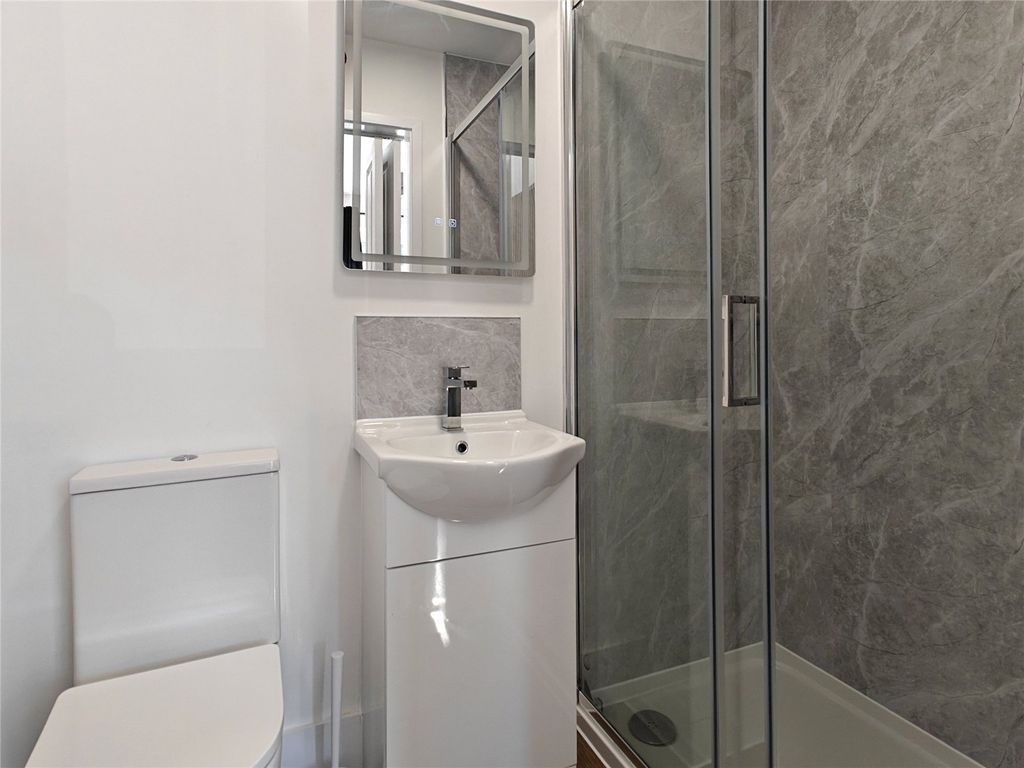 Property photo 3 of 6 Ensuite