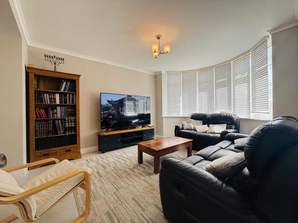 Property photo 3 of 23 U.Jpg