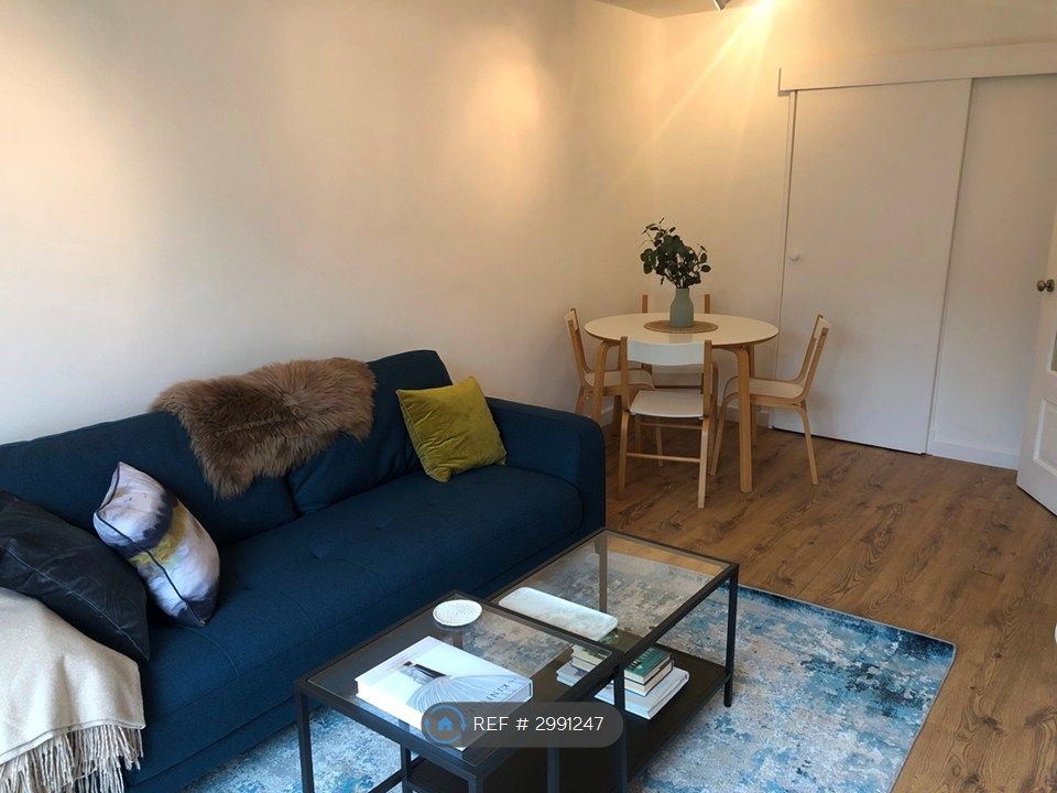 Property photo 2 of 10 Living Room