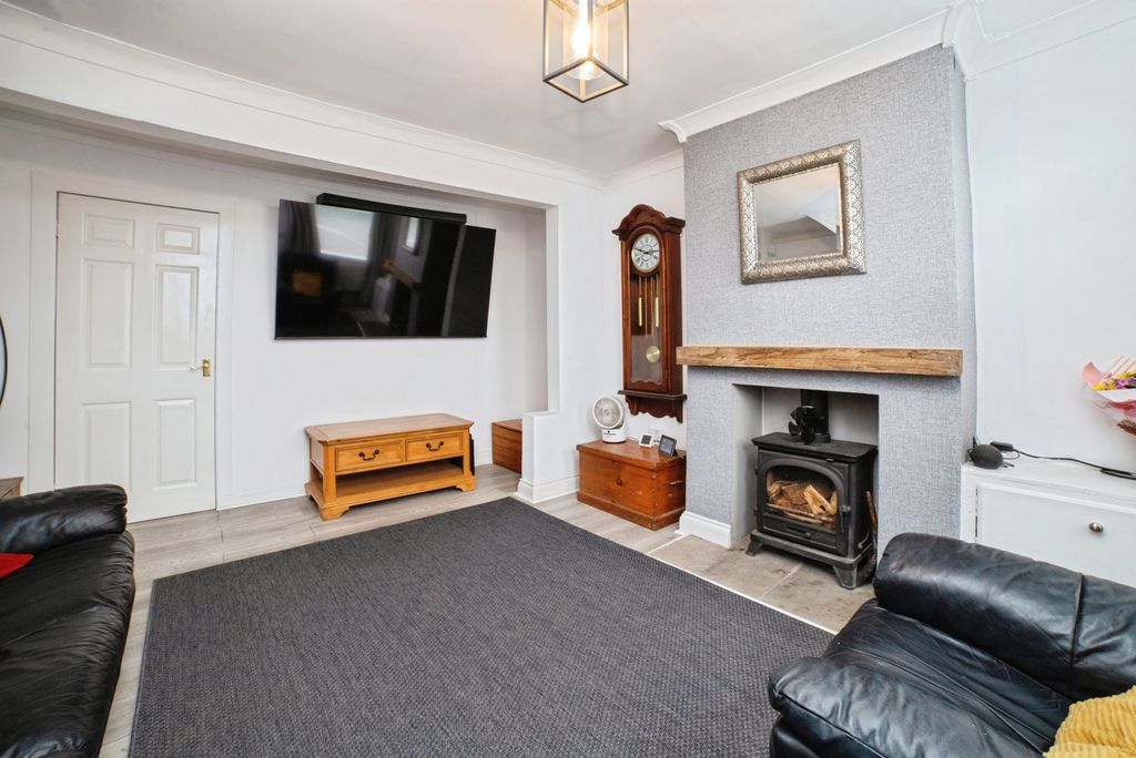 Property photo 2 of 16 Photo