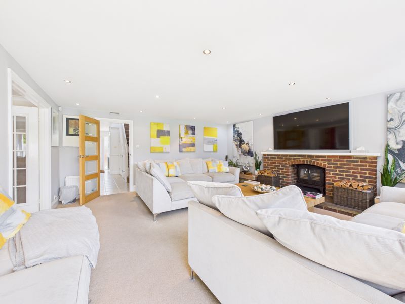 Property photo 3 of 29 Lounge