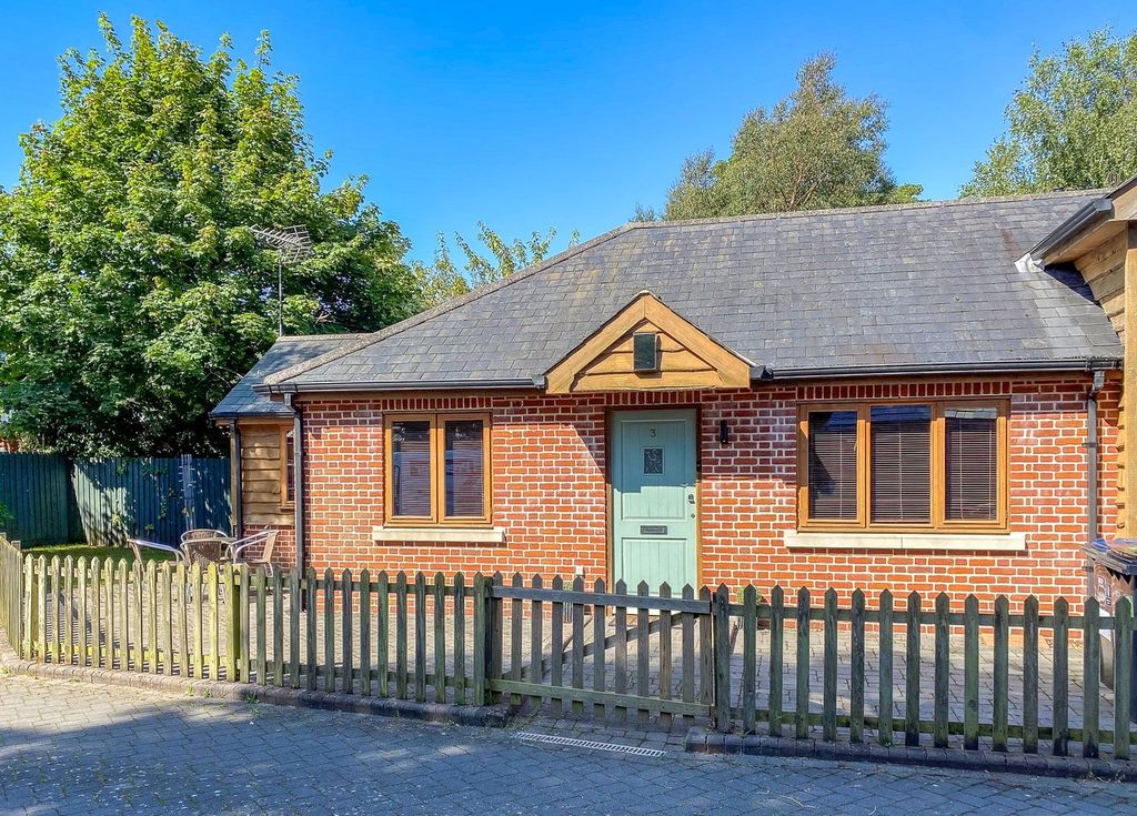 Property photo 1 of 9