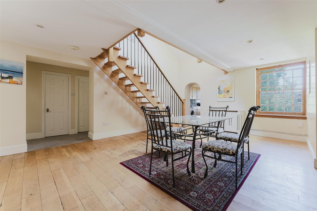 Property photo 2 of 18 24 Osterley Recp 2.Jpg