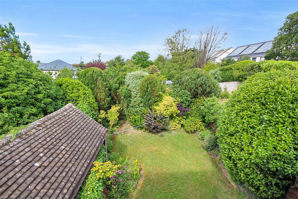 Property photo 3 of 12 Garden