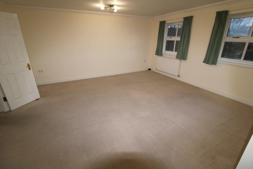 Property photo 2 of 8 Lounge