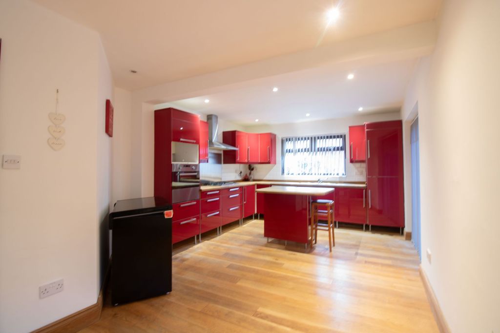 Property photo 3 of 44