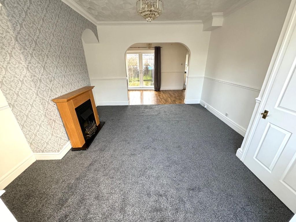 Property photo 2 of 14 Lounge