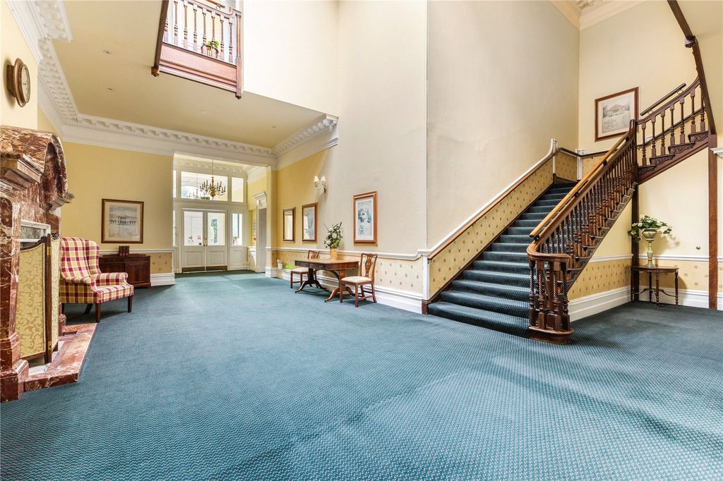 Property photo 3 of 15 Entrance Hall