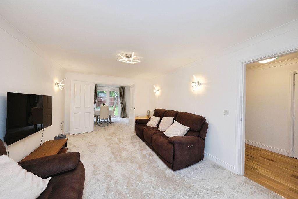 Property photo 3 of 30 Lounge