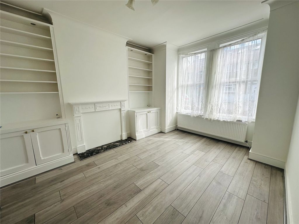 Property photo 2 of 11 Picture No. 13