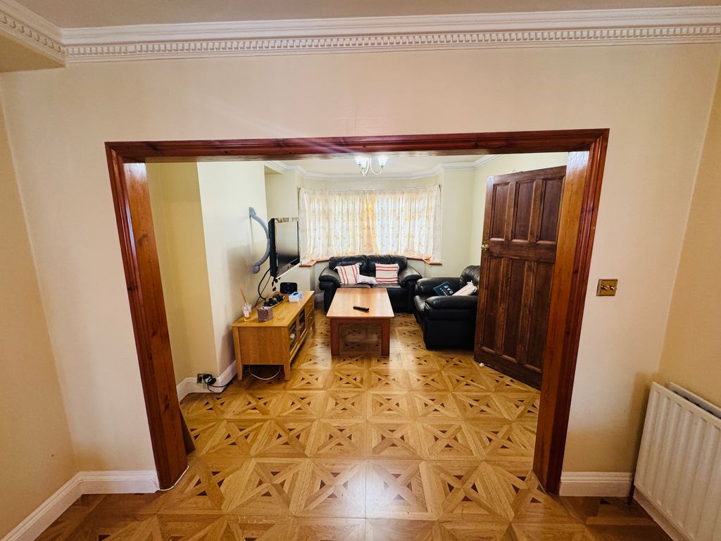 Property photo 3 of 26