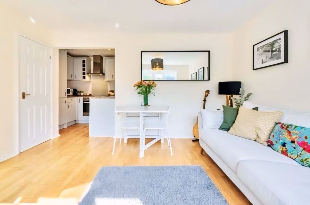 Property photo 2 of 6 Picture No. 14