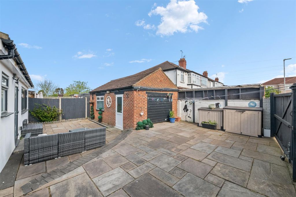 Additional image 18 of 5 bed semi-detached house for saleWhittington Avenue, Hayes UB4