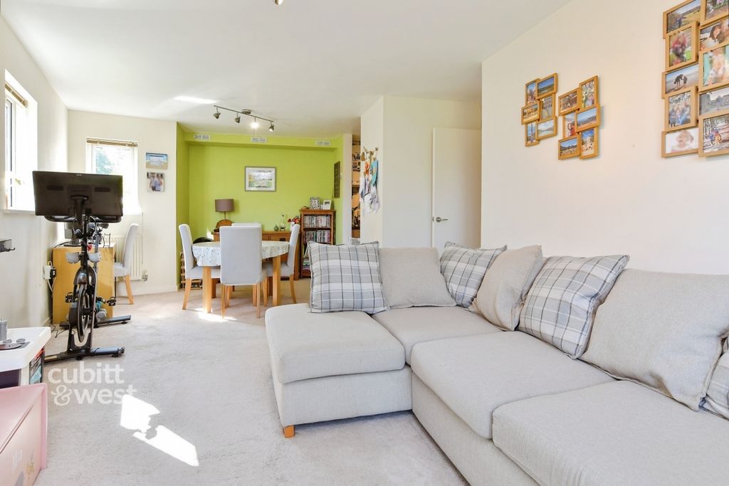 Property photo 1 of 10 c24c8E3c-901Gm9A2
