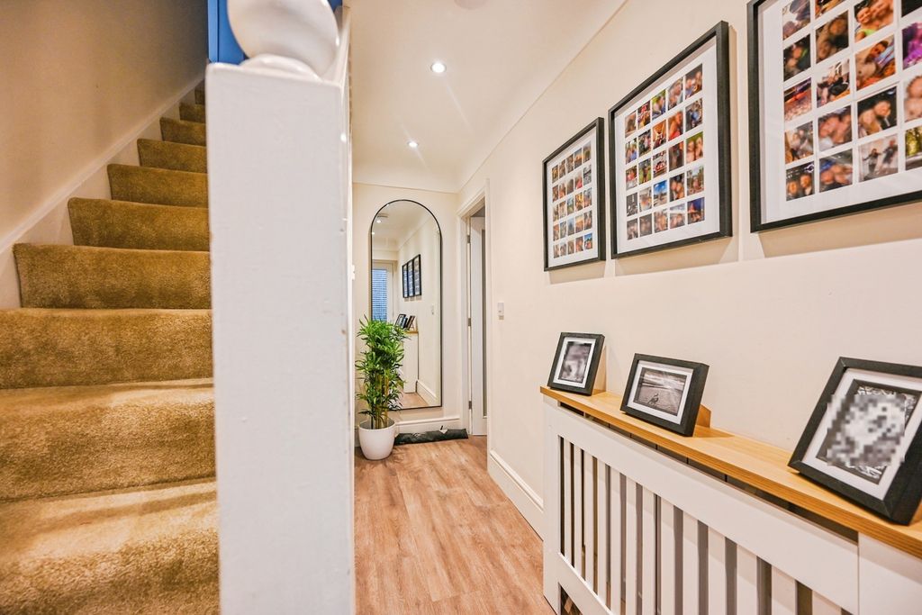 Property photo 2 of 21 Pbox-Img.Jpg