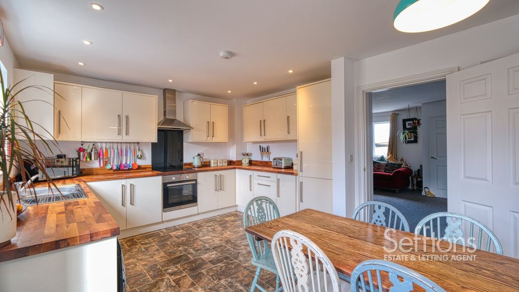 Property photo 2 of 13 Dscf3910_5