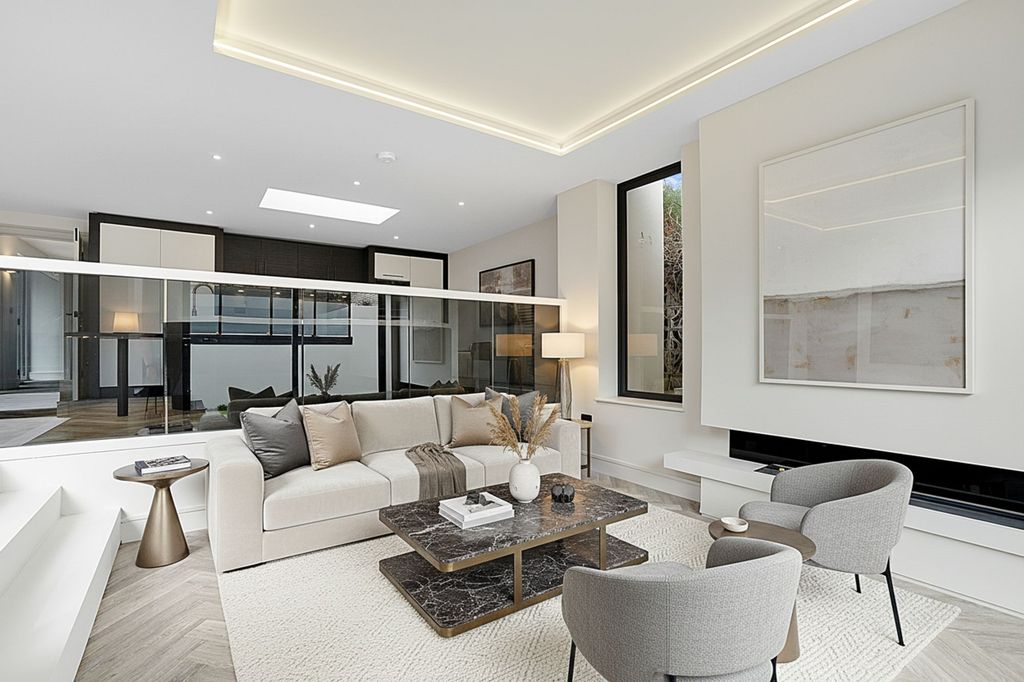 Property photo 3 of 32