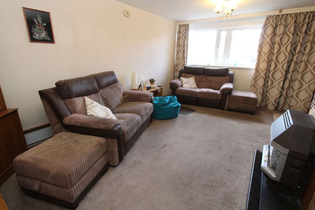 Property photo 3 of 25
