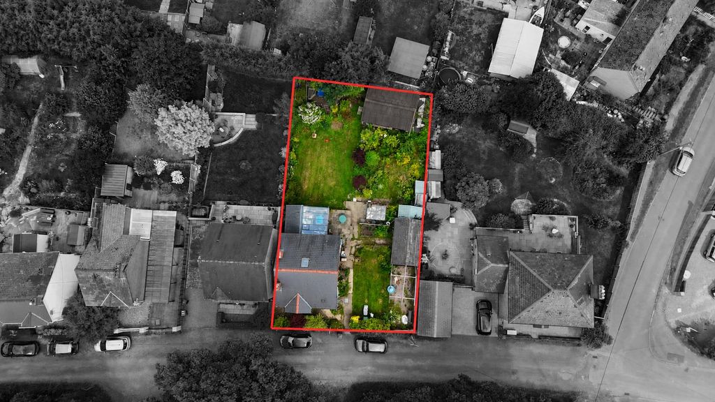 Property photo 2 of 28