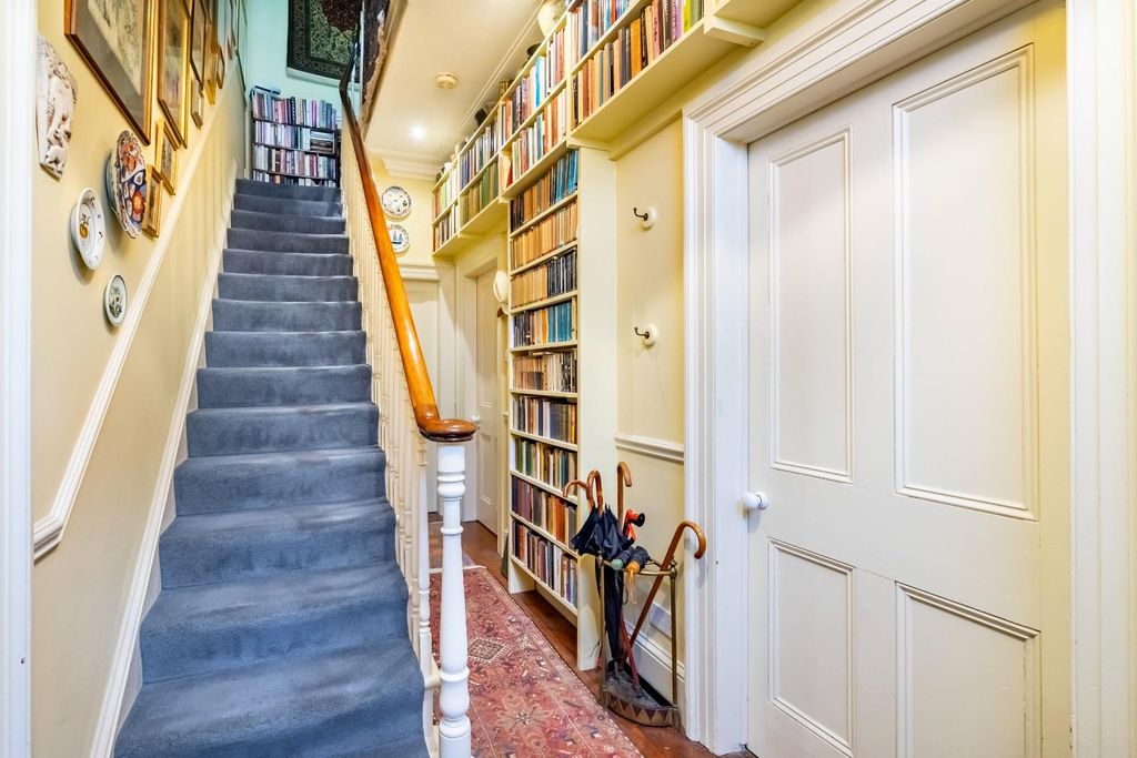 Property photo 2 of 16 Hallway