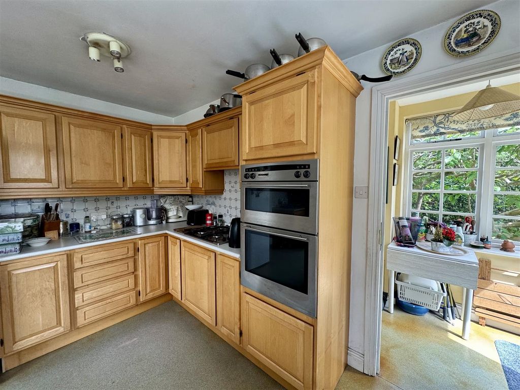 Property photo 2 of 27 Kitchen/Breakfast Room