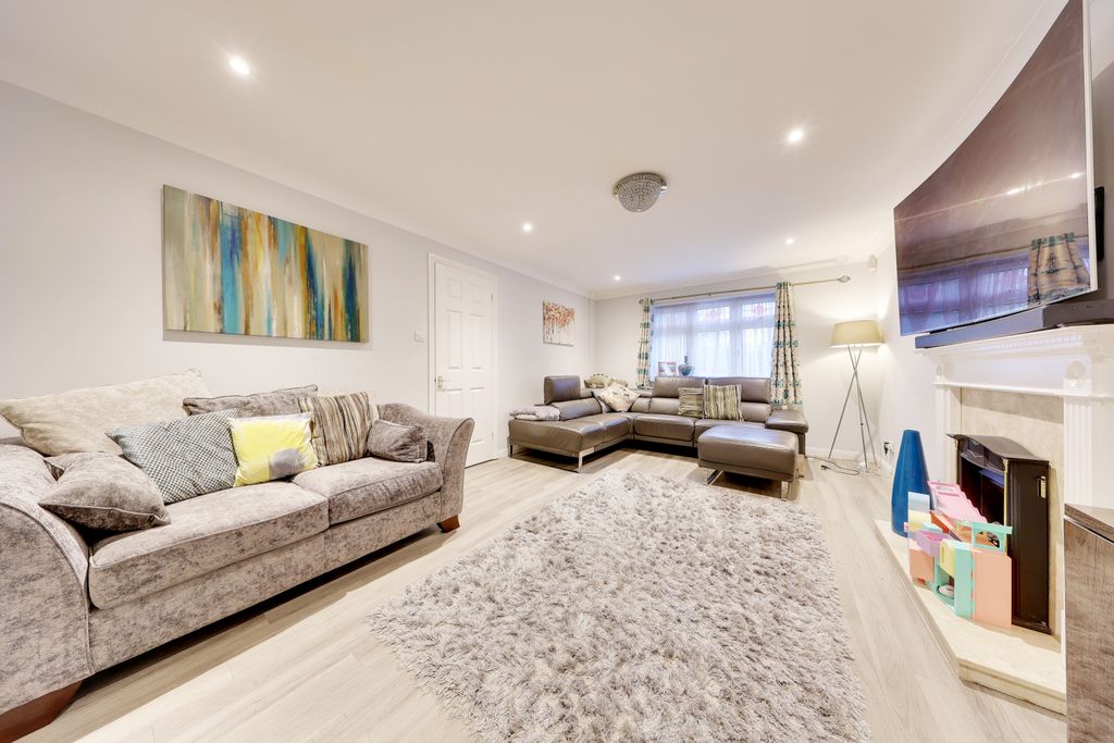 Property photo 2 of 18