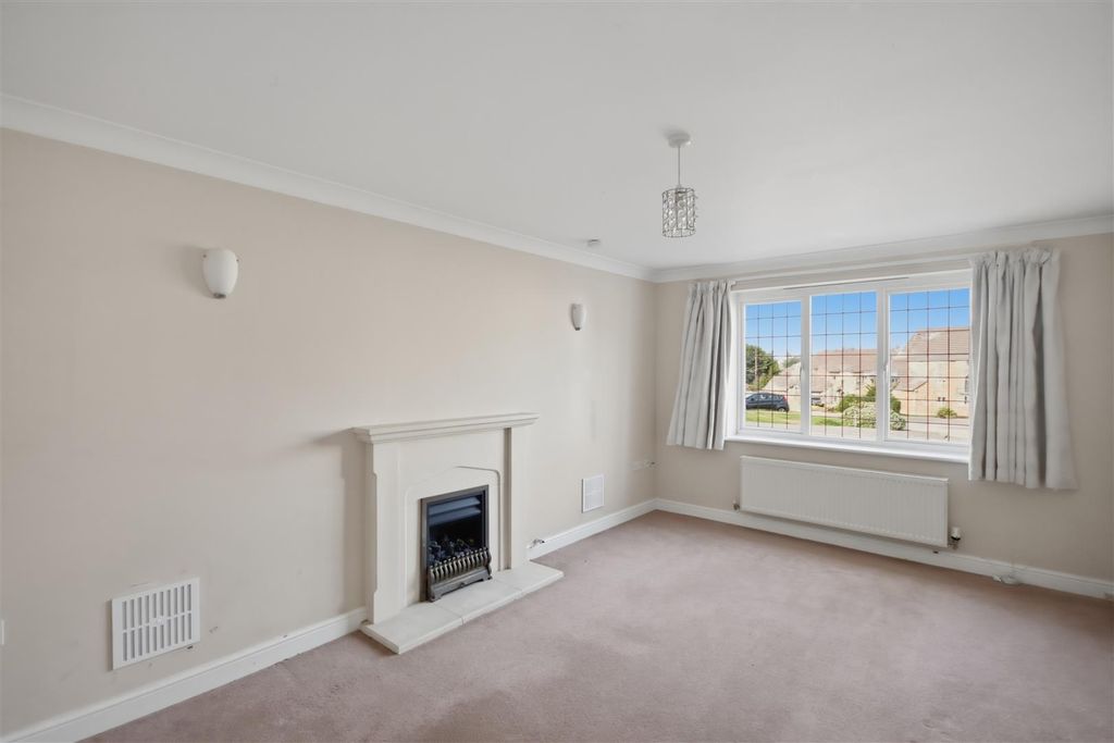 Property photo 2 of 20 Living Room