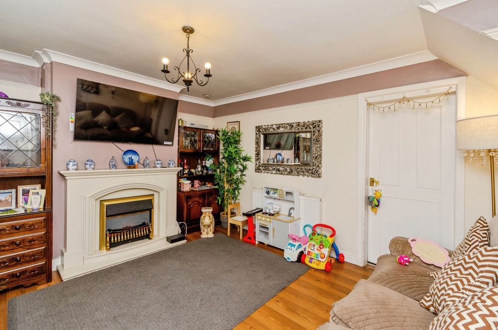 Property photo 2 of 17 Photo