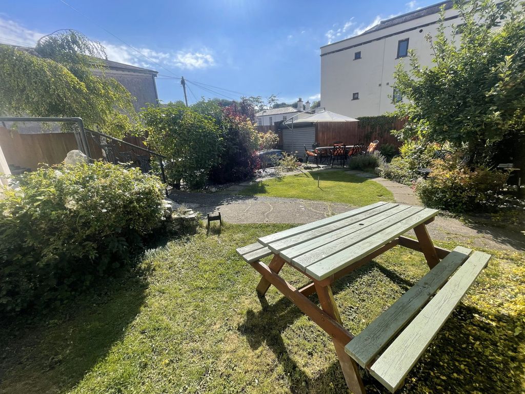 Property photo 2 of 26