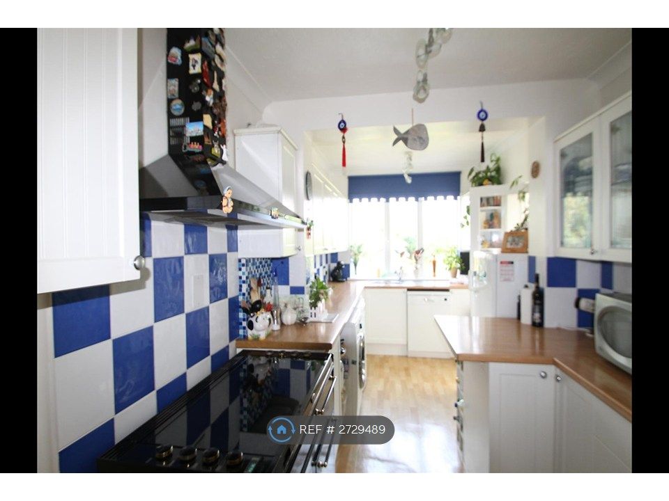 Property photo 3 of 11 Breakfasting Kitchen