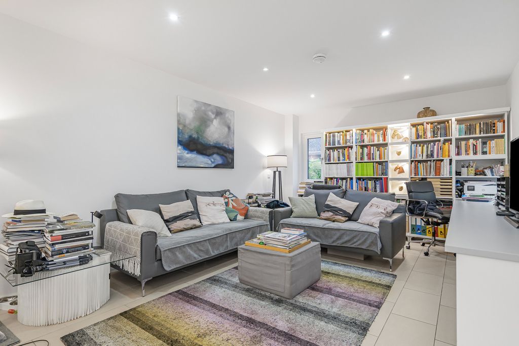 Property photo 2 of 42