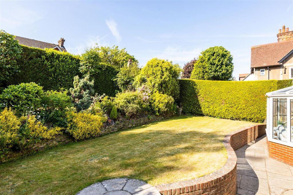 Property photo 3 of 37