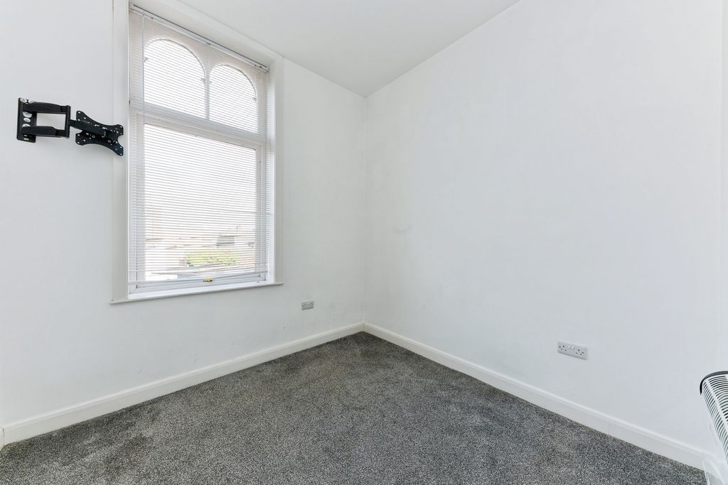 Additional image 4 of 2 bed flat for saleGrimsby Road, Cleethorpes DN35