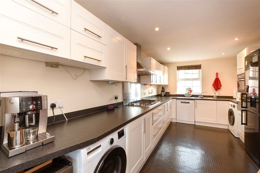 Property photo 3 of 20 Kitchen