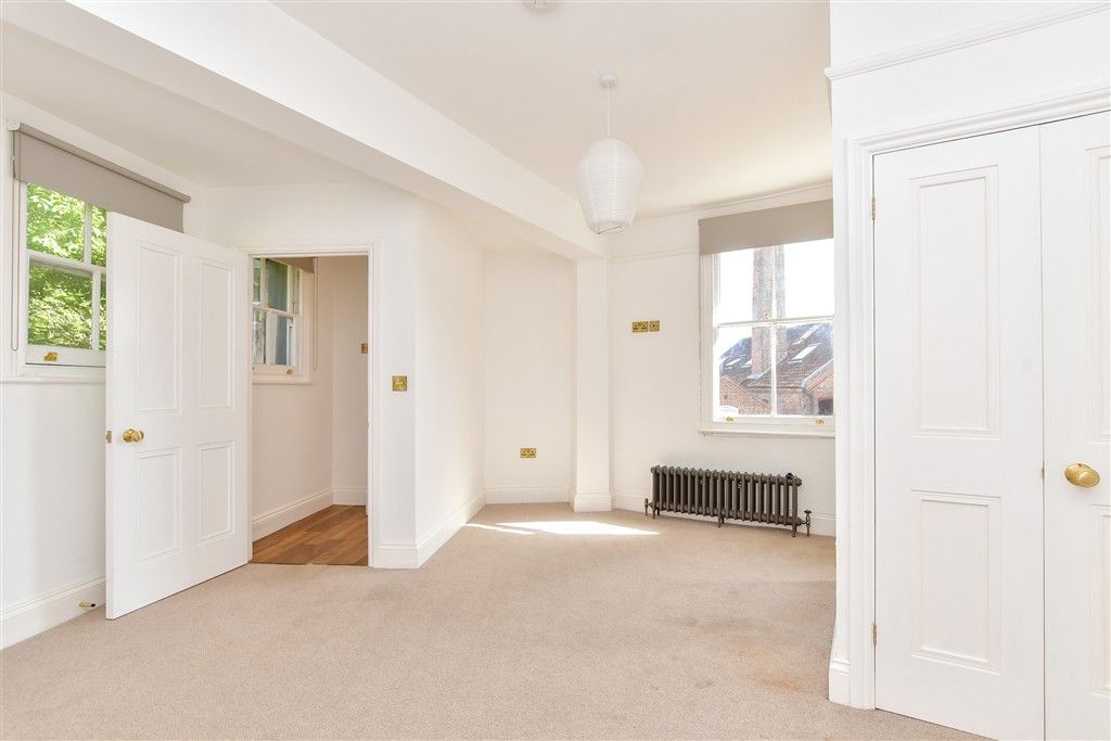 2 bed flat for saleMarket Lane, Lewes, East Sussex BN7