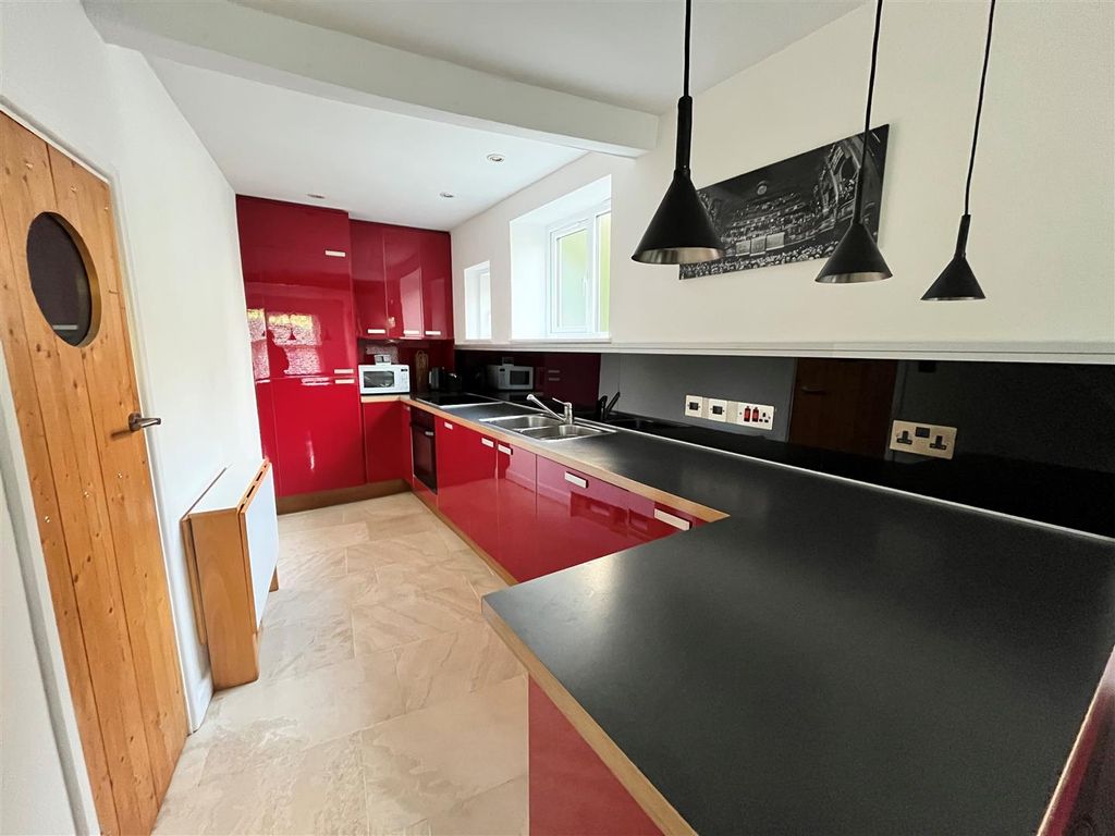 Property photo 3 of 14 13.Jpg