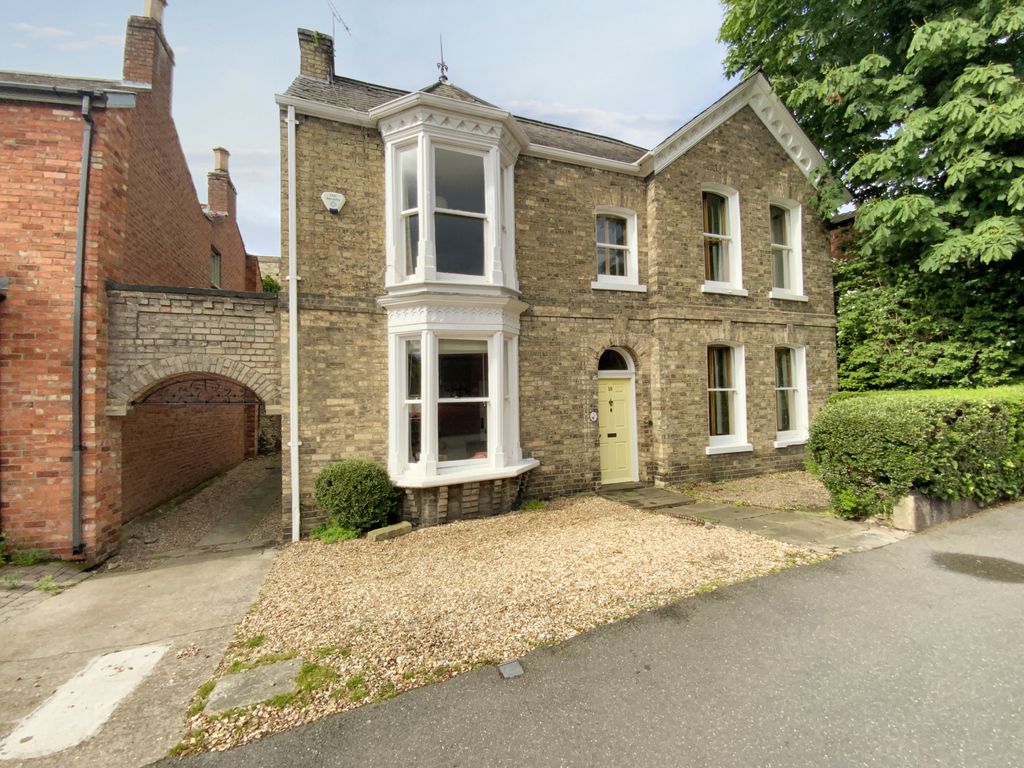 Property photo 1 of 27