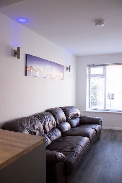 Property photo 3 of 15 Lounge