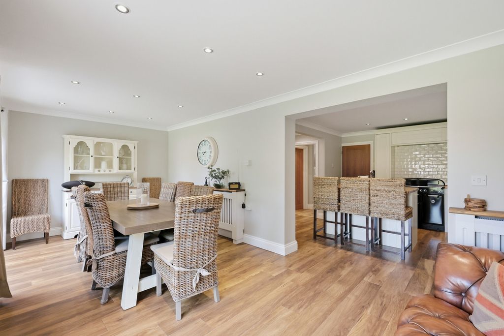 Property photo 3 of 29