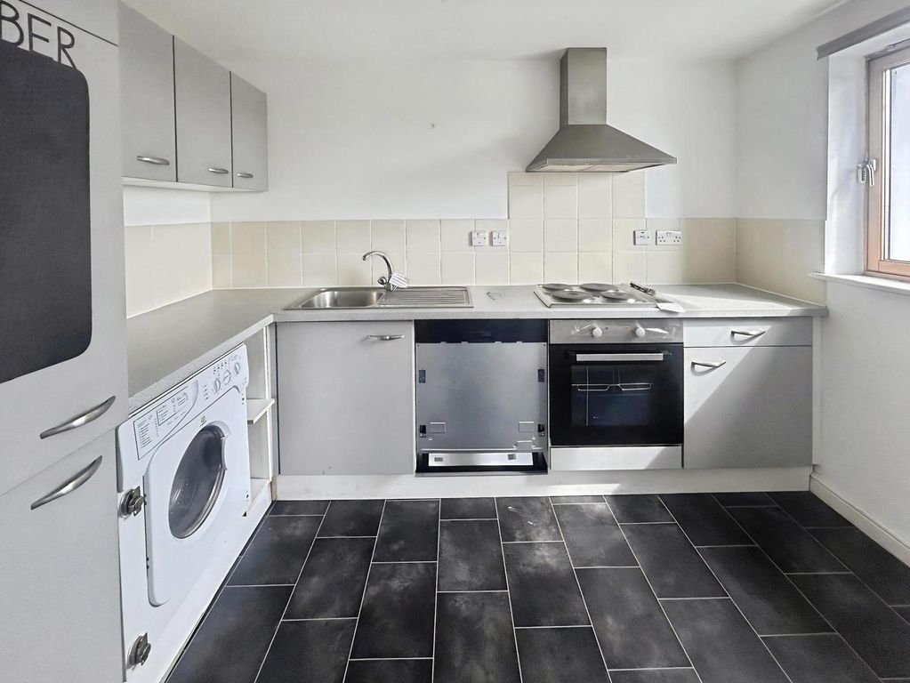 Property photo 3 of 6 Kitchen
