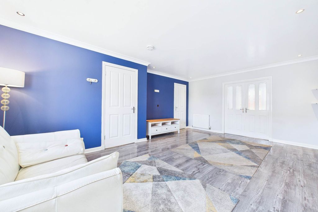 Property photo 3 of 33
