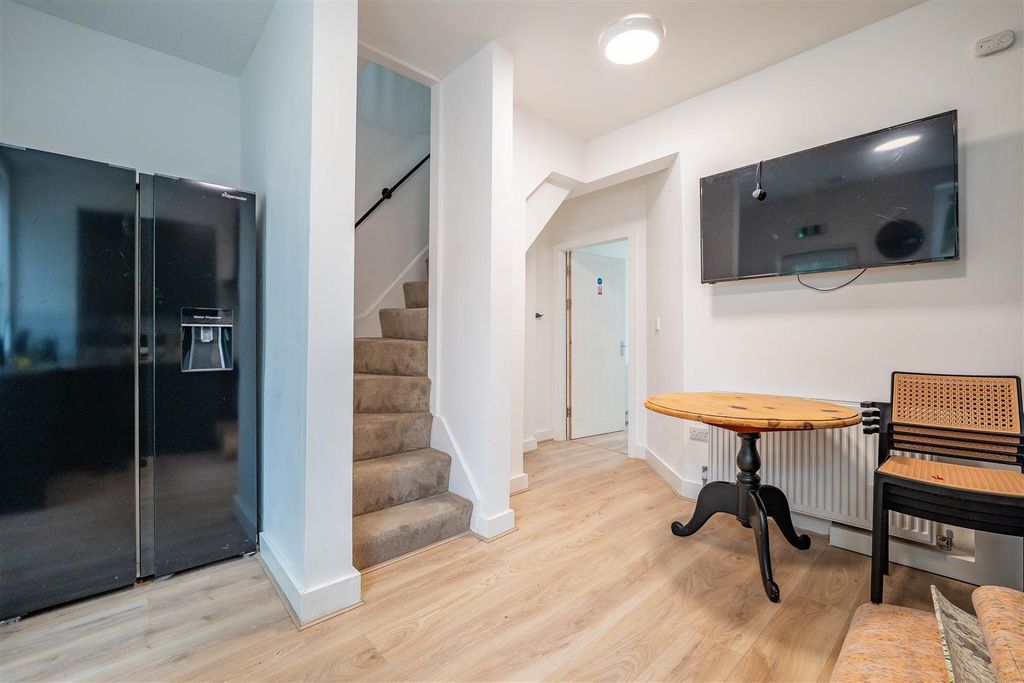 Property photo 3 of 15 Kitchen/Dining Room
