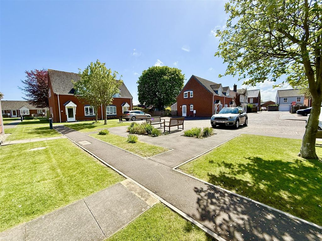 Property photo 3 of 13 Dunkerley Court