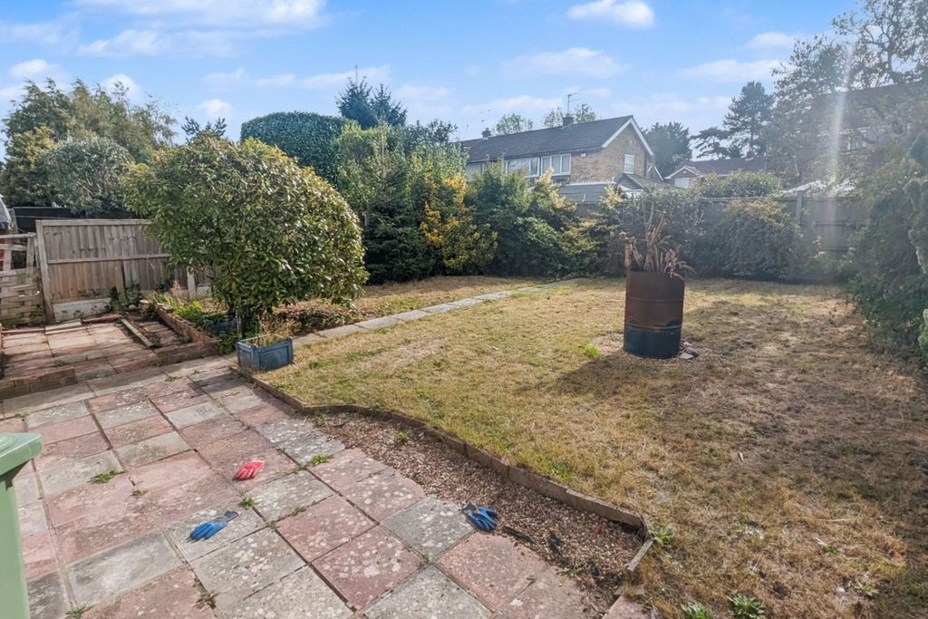 Property photo 2 of 11 4 Redcliffe Road, Grantham, Lincolnshire, Ng31 8Eb