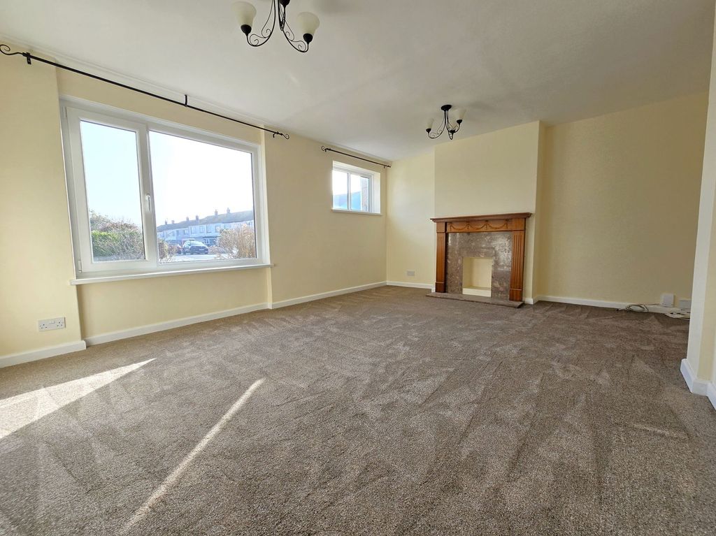 Property photo 2 of 27