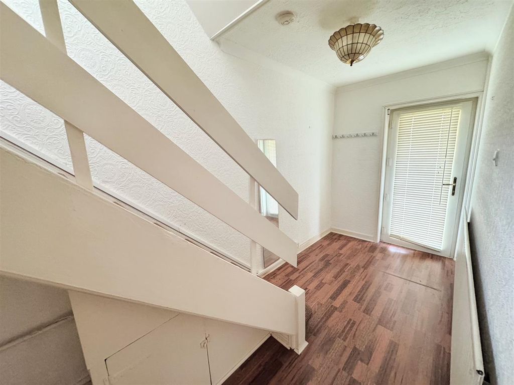 Property photo 2 of 14 Entrance Hall